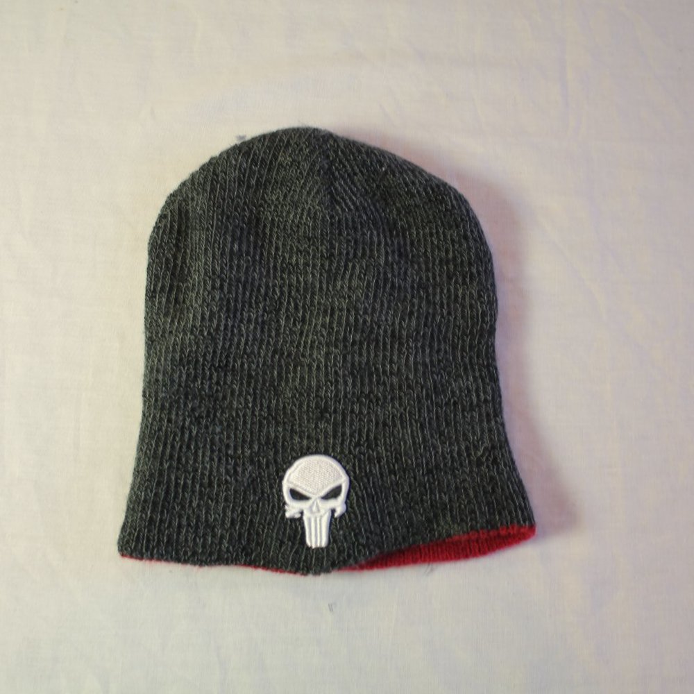 Dare devil/punisher reversible beanie toque hat lootcrate grey and red